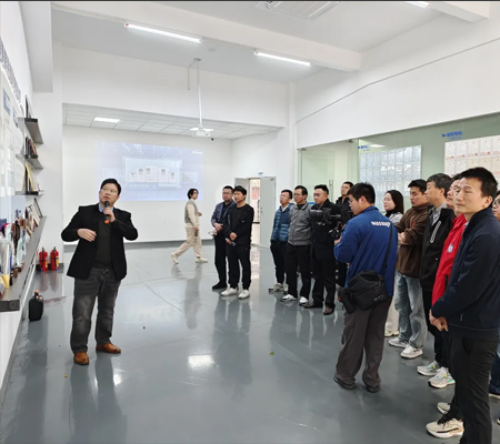 廣科&middot;科創(chuàng)營(yíng)走進(jìn)科伺